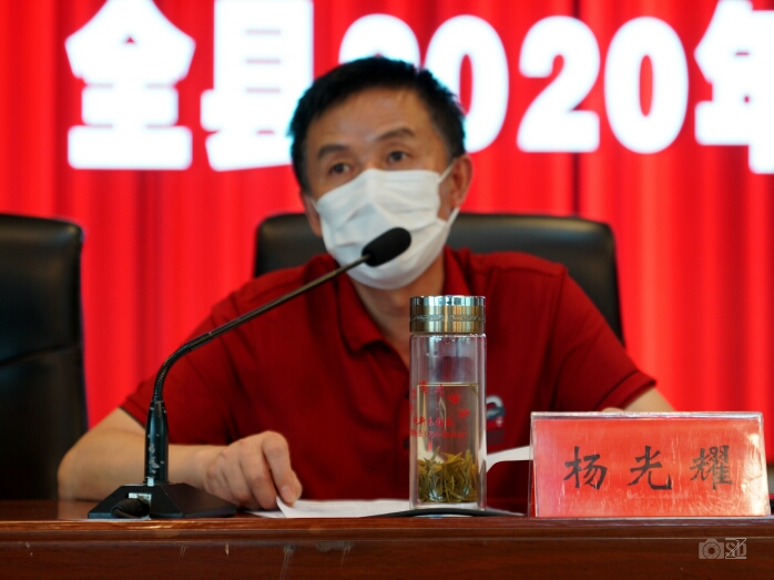 县政府教育督导办主任杨光耀主持会议